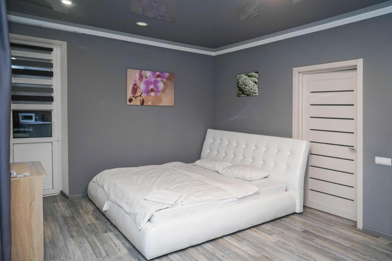 Cozy Apartment In A New Building Close To The Downtown Kijev Kültér fotó