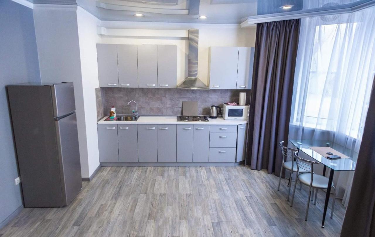 Cozy Apartment In A New Building Close To The Downtown Kijev Kültér fotó